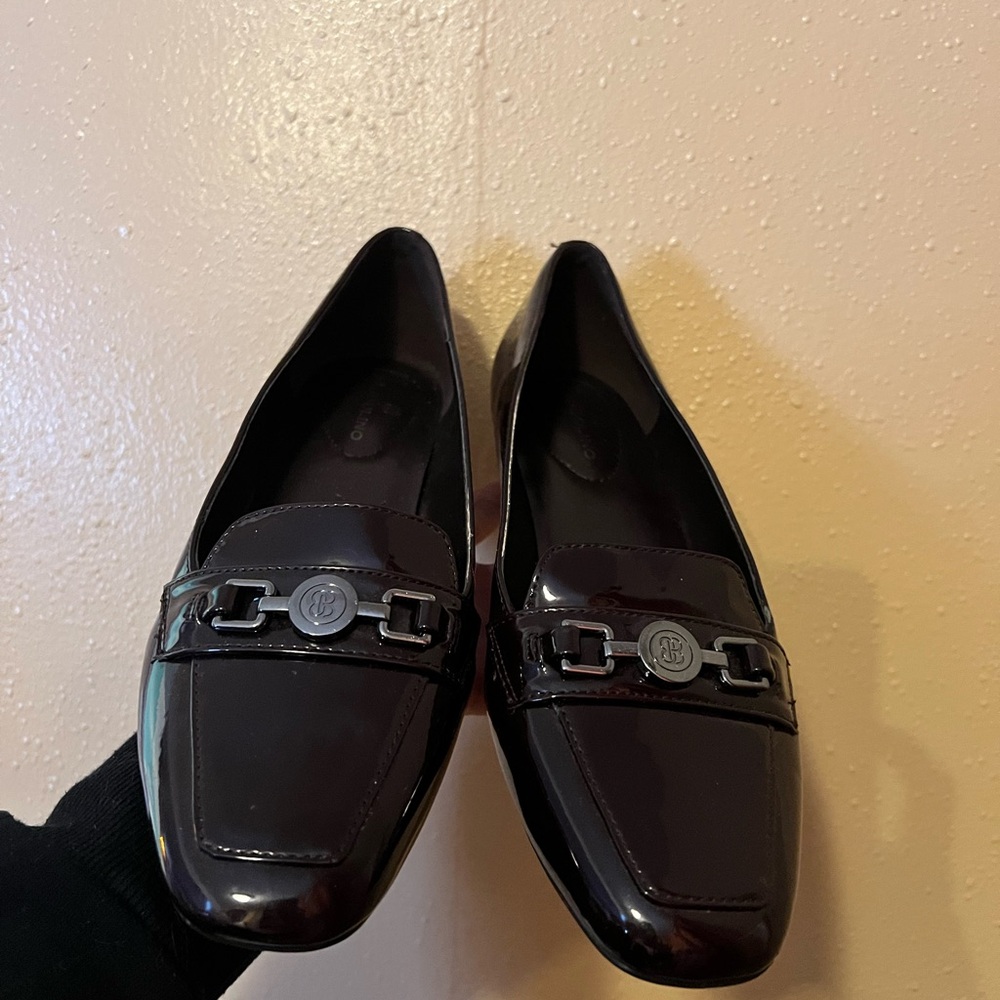 Bandolino Flavia FLoafers With Brown Red Leather Silver hardware Womens Size 7.5